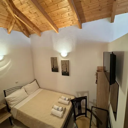 Estia Apartment *